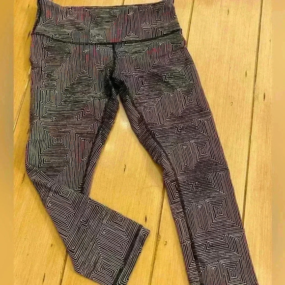 Lululemon Womens Thicker Crop leggings abstract maze print black white 6 - Picture 1 of 11